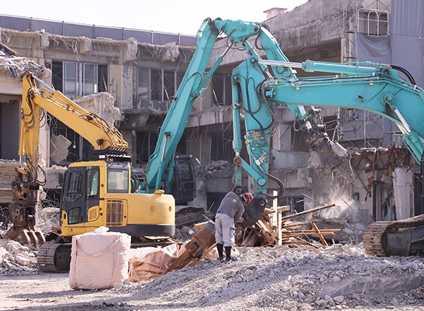 大型施設や鉄筋・鉄骨の解体工事